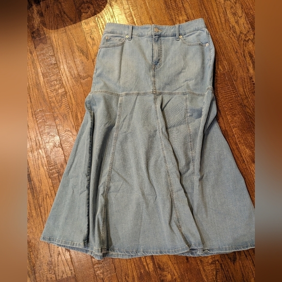 Torrid Maxy Denim Flowy Contemporary jean Skirt 0x (Size 10 fits size 14) - Picture 10 of 10
